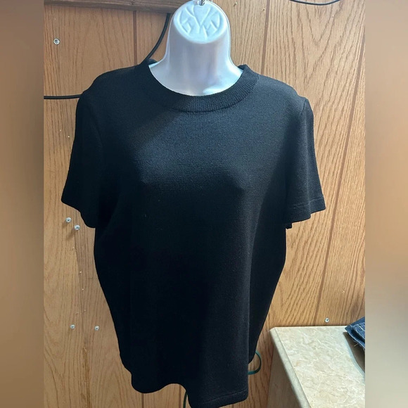 ST.JOHN black knit shirt in excellent condition size medium - Picture 2 of 5